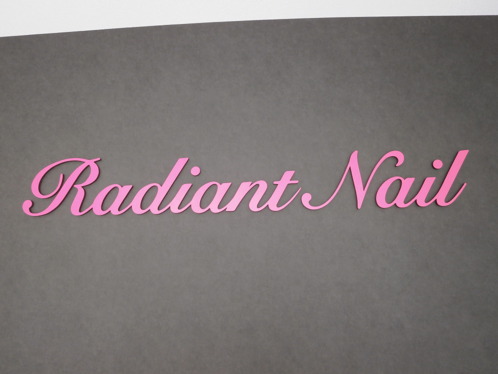 Radiant Nail様の施工事例（カルプ文字）